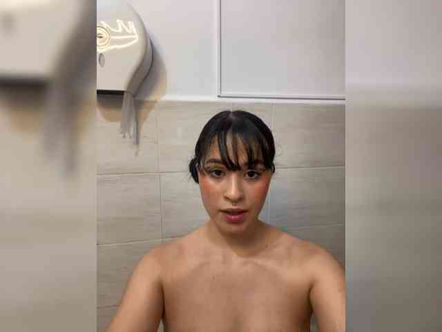 SalomeeHillss webcam