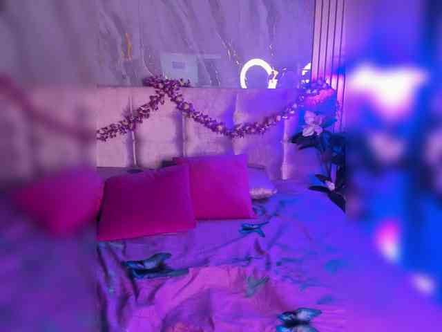 SalomeeHillss webcam