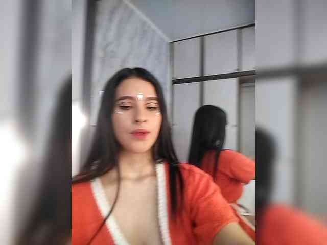 SalomeeHillss webcam