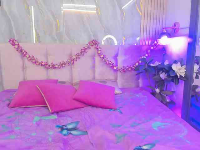 SalomeeHillss webcam