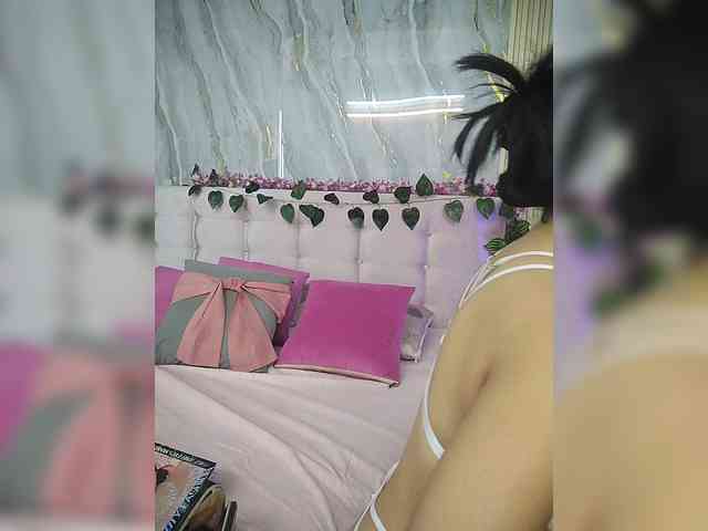 SalomeeHillss webcam