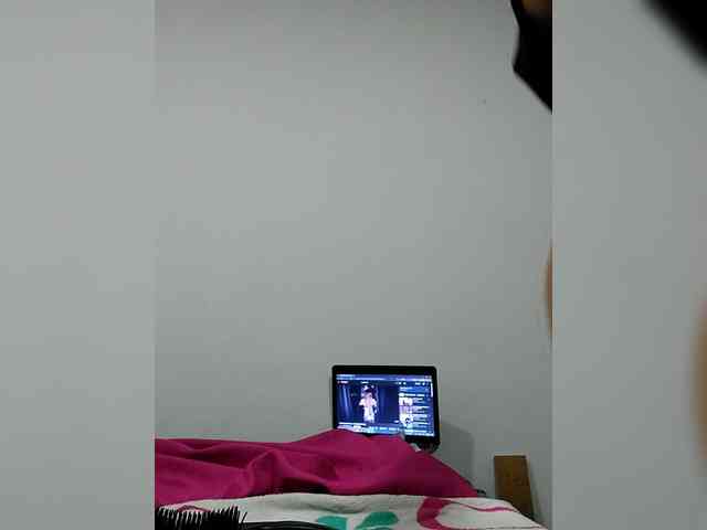 SalomeeHillss webcam