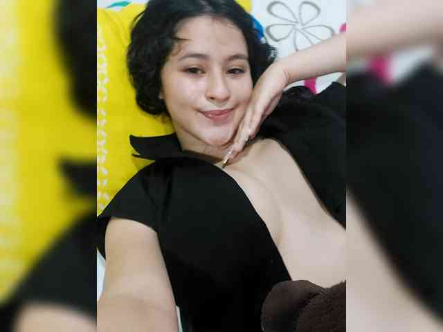 SalomeeHillss webcam