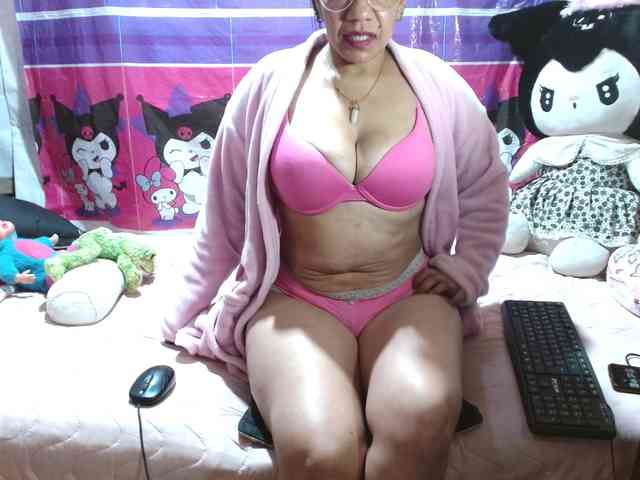 AISHA24 Live Webcam on BongaCams