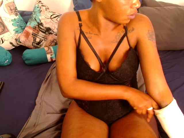 xxCumGoddess360 webcam