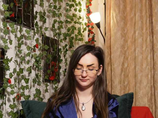 NaughtYHomemadE's BongaCams show and profile