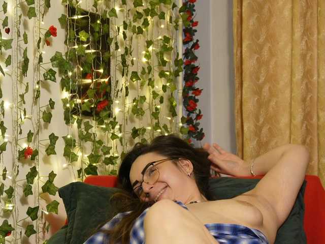 NaughtYHomemadE's BongaCams show and profile