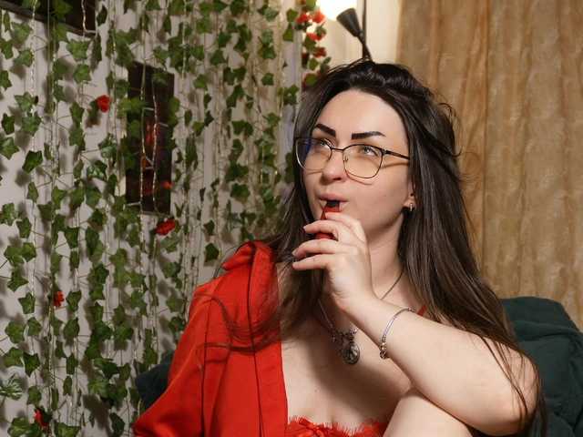 NaughtYHomemadE's BongaCams show and profile