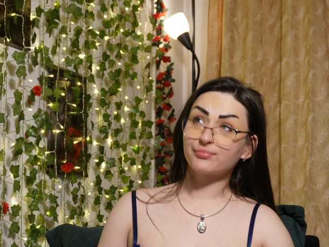 le modèle NaughtYHomemadE est en webcam porno dans un show sur le site bongacams, il possède les tags suivants: White/Caucasian,Brunette,Shaved