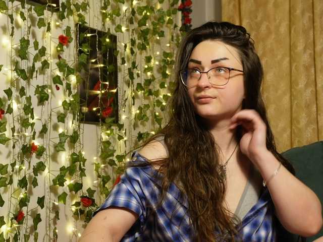 NaughtYHomemadE's BongaCams show and profile