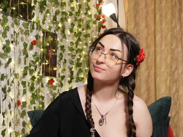 NaughtYHomemadE's BongaCams show and profile