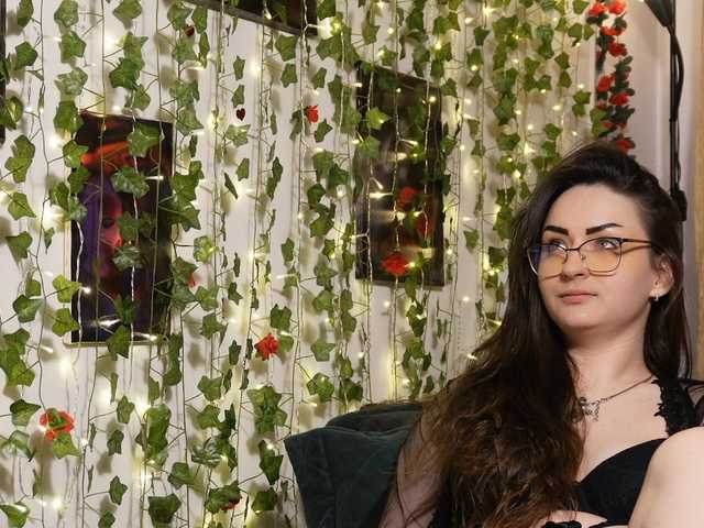 NaughtYHomemadE's BongaCams show and profile