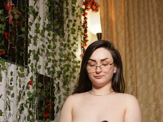 NaughtYHomemadE's BongaCams show and profile