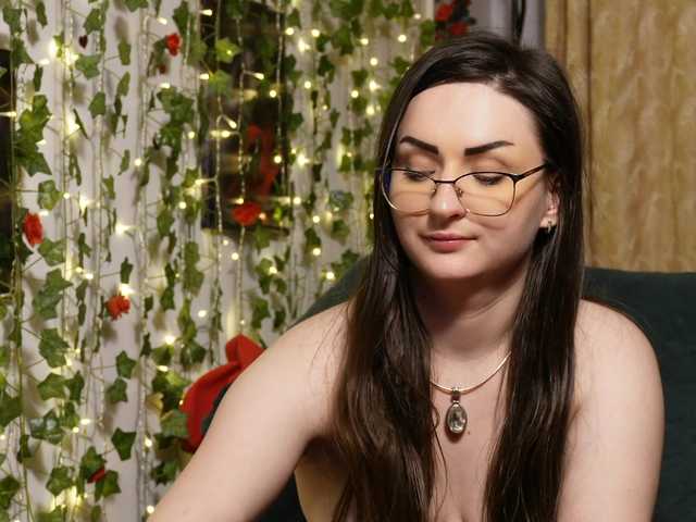 NaughtYHomemadE's BongaCams show and profile