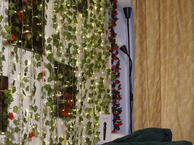 NaughtYHomemadE's BongaCams show and profile