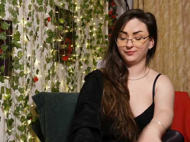 NaughtYHomemadE's BongaCams show and profile