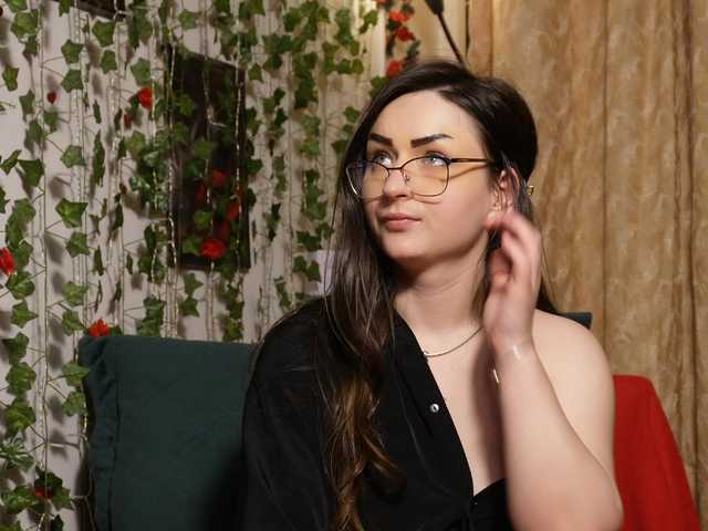 NaughtYHomemadE's BongaCams show and profile