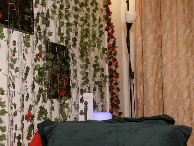 NaughtYHomemadE's BongaCams show and profile