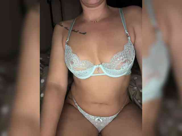 Clear-Fox Live Webcam on BongaCams