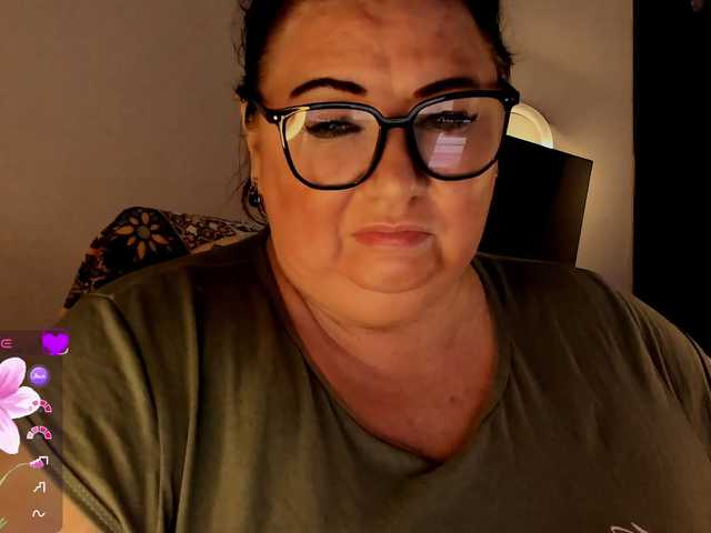  Alinahott1 chat room