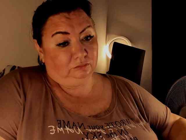 Alinahott1 webcam