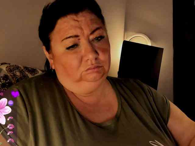 Alinahott1 webcam