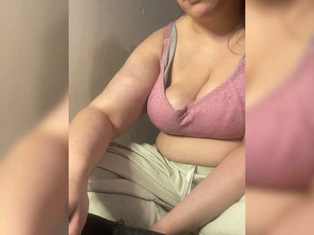 Kandykay's BongaCams show and profile