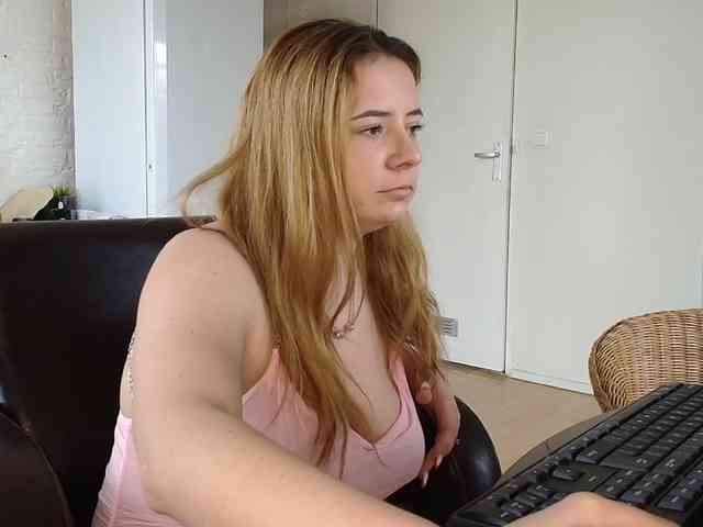 Steffaniia23 Live Webcam on BongaCams