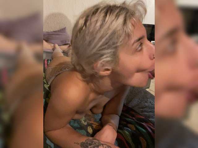 Robineee13 from BongaCams