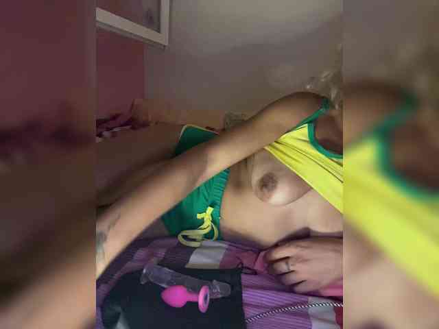 Robineee13 webcam