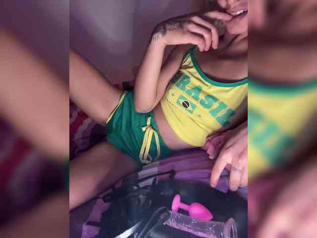 Robineee13 webcam