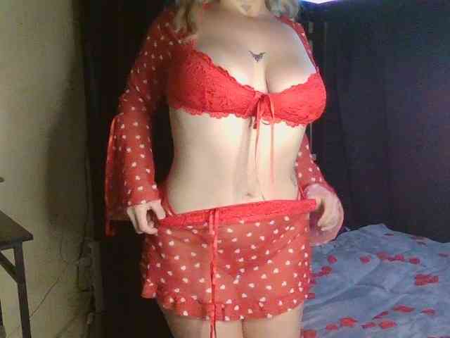 DivineBlondee webcam
