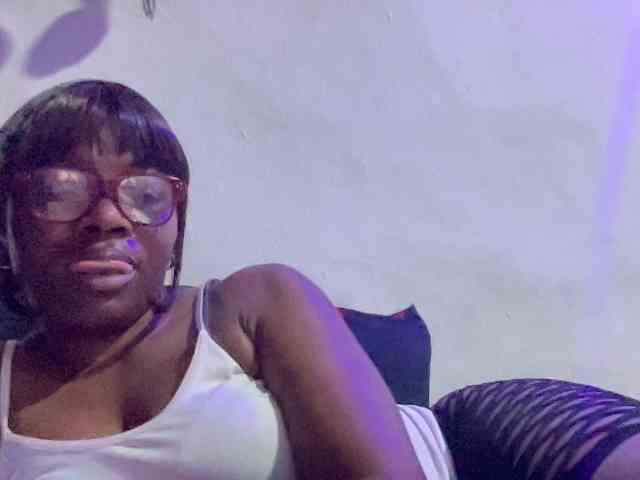 Sweetbellea Live Webcam on BongaCams