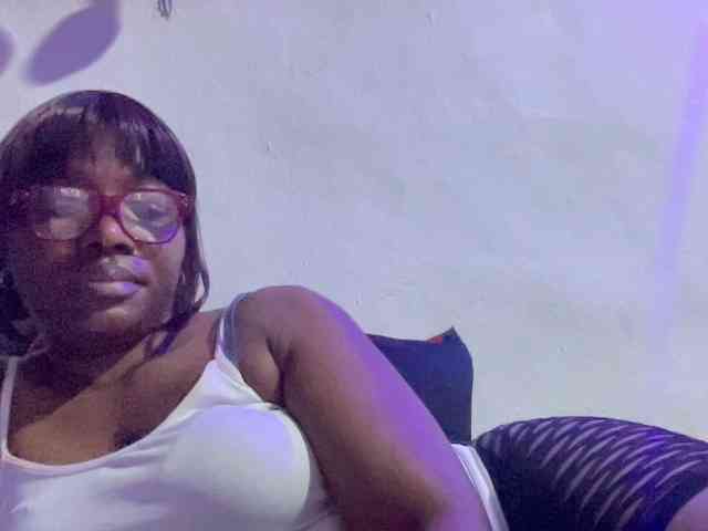 Sweetbellea Live Webcam on BongaCams