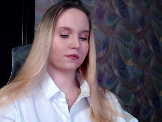 -Mollyea-'s BongaCams show and profile