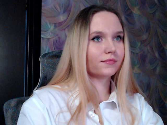 -Mollyea-'s BongaCams show and profile