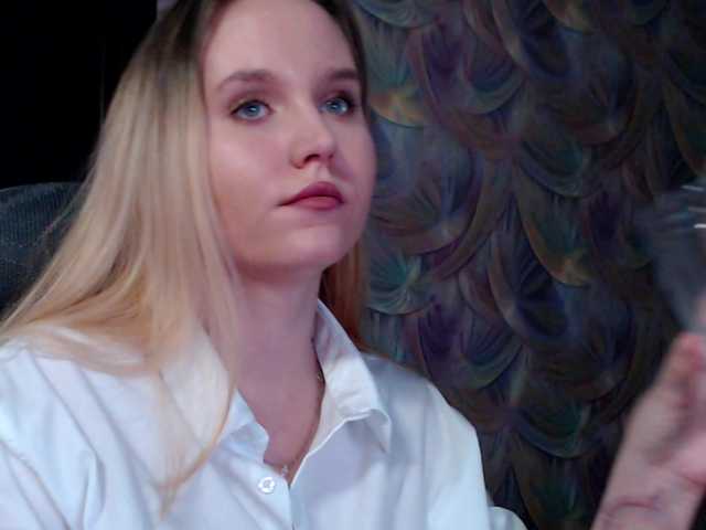 -Mollyea-'s BongaCams show and profile