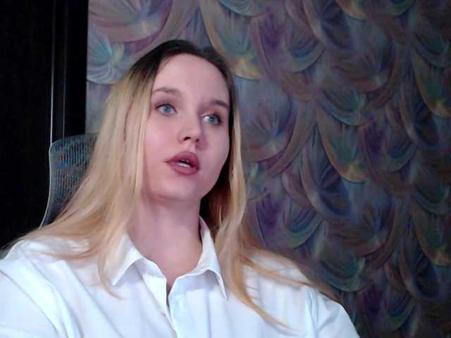 -Mollyea-'s BongaCams show and profile