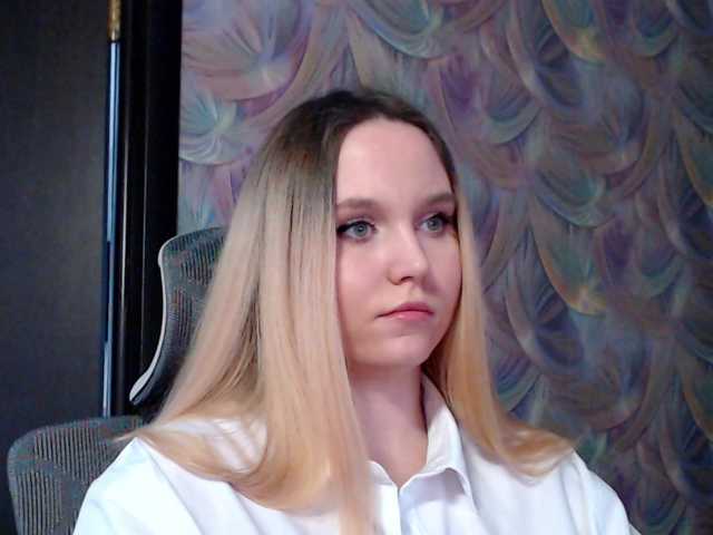 -Mollyea-'s BongaCams show and profile