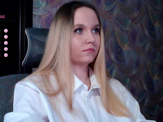 -Mollyea-'s BongaCams show and profile