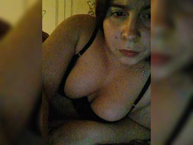 6QUEEN's BongaCams show and profile