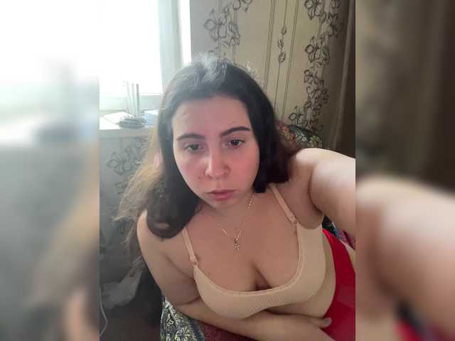 6QUEEN's BongaCams show and profile