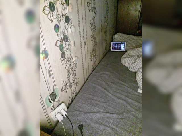 6QUEEN's BongaCams show and profile