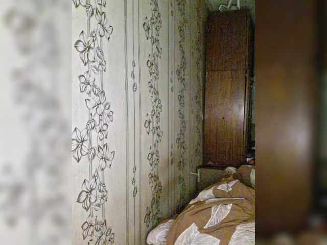 6QUEEN's BongaCams show and profile