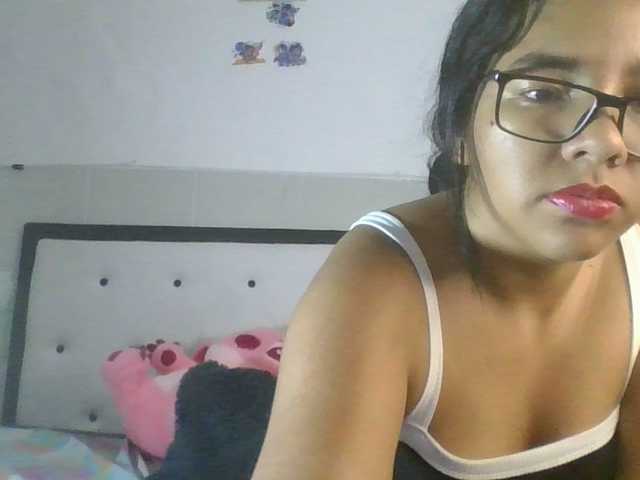 EmelyWhitte's BongaCams show and profile