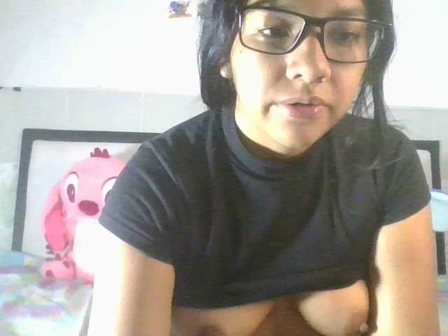 EmelyWhitte's BongaCams show and profile