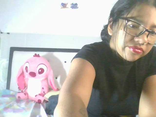 EmelyWhitte's BongaCams show and profile