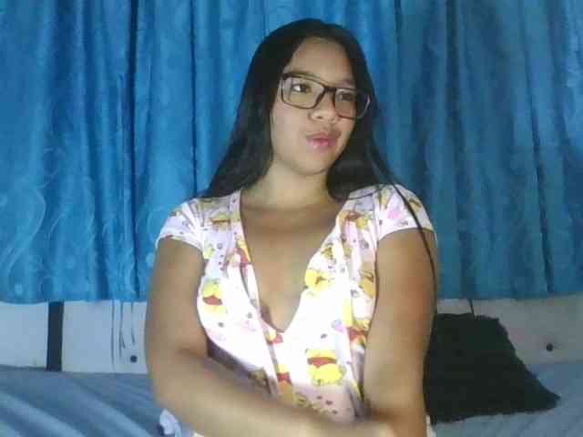 EmelyWhitte webcam
