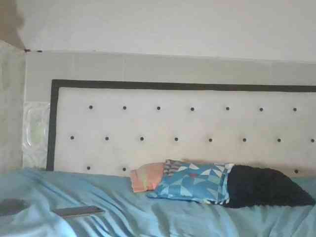 EmelyWhitte webcam