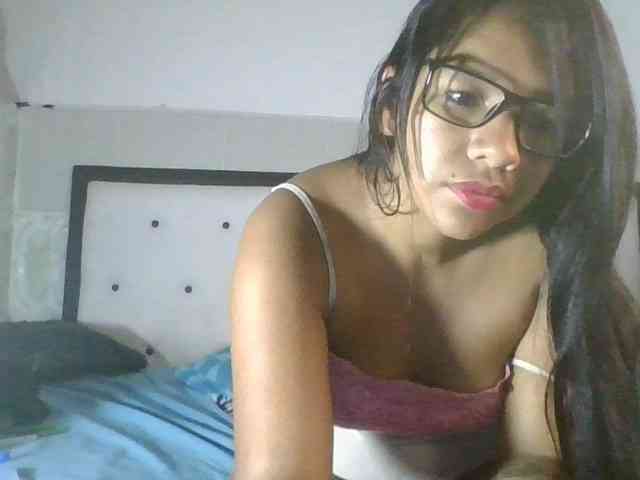 EmelyWhitte webcam